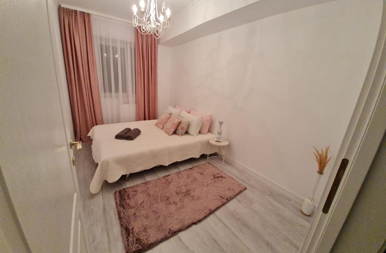 Apartament Larysse Oradea Exterior photo